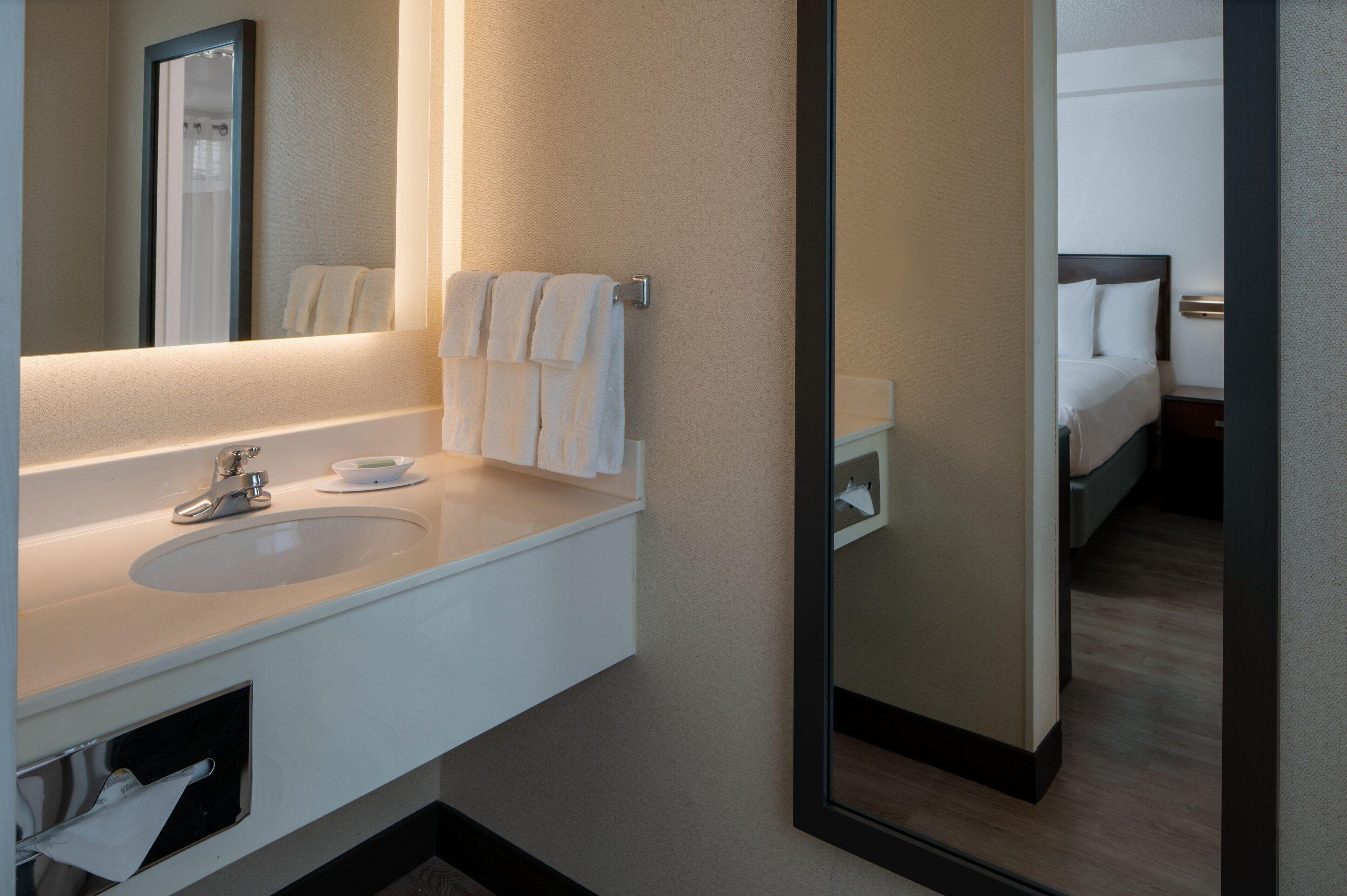 Queen Suite with Two Queen Beds, Bathtub, Roll-In Shower and Trundle Sofa - Mobility Access/Hearing Accessible
